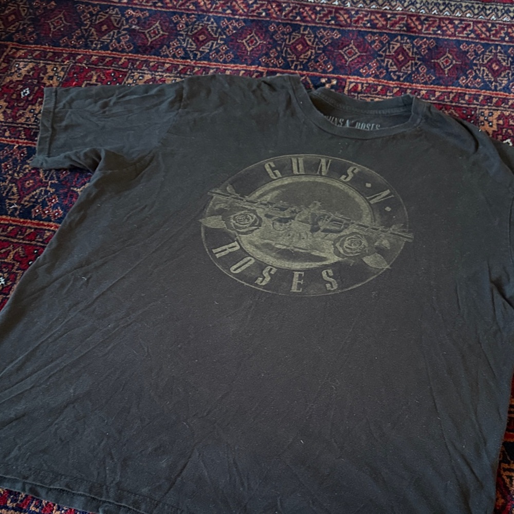 Black Guns and Roses tshirt | size XXL